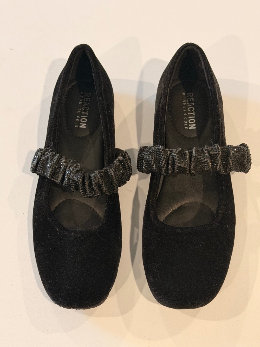 Kenneth Cole Reaction Black Velvet Mary Jane Flats Size 7 Embellished Strap